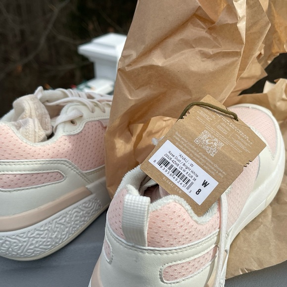 NWT Light Pink Sneakers with Textured Upper and Grippy Sole - Picture 4 of 7